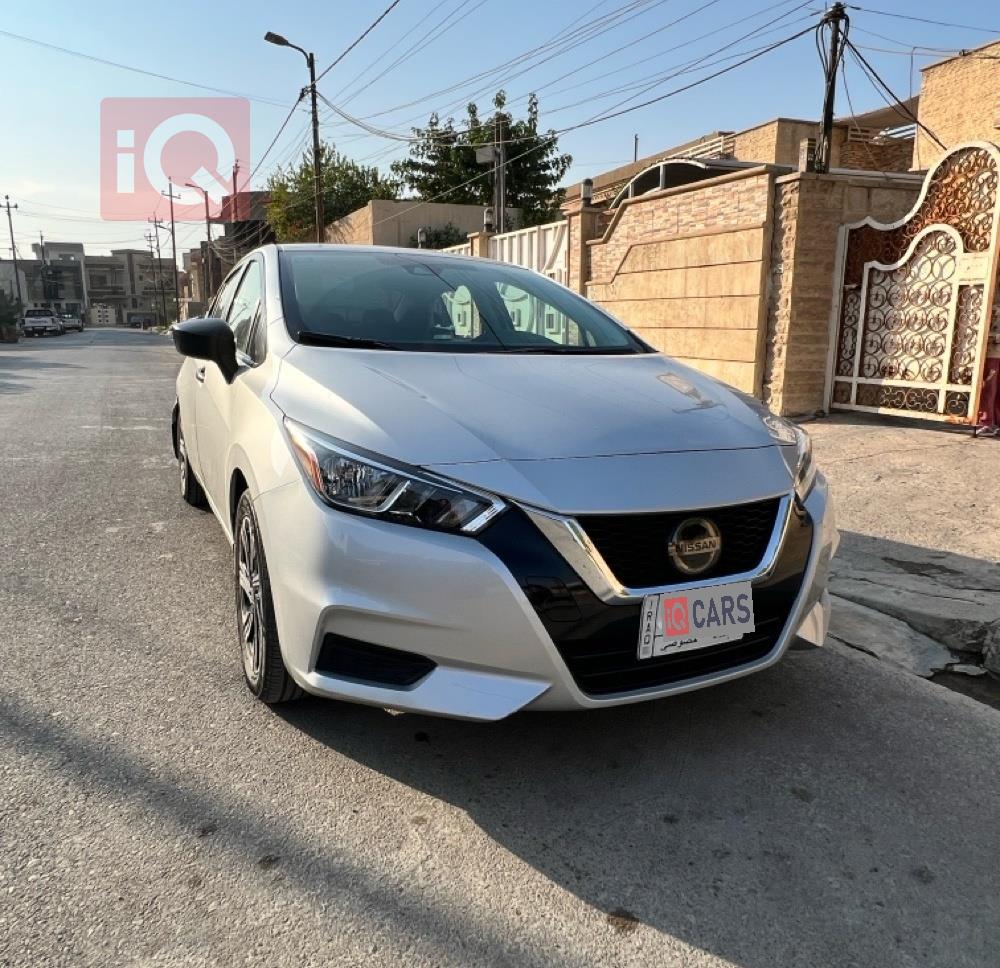 نيسان فيرسا